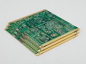 �Ŀ���ɫ���ܶ�ӡˢ��·��(PCB)�ѵ������д��չʾ��ͬԪ�����Ĳ��ֲ������Ե��ɫ���Ӷ˿ڣ��ṹ���գ�����ģ�黯����ϵͳ�ĸ�������뼯��Ǳ��