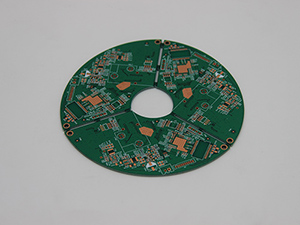 Բ����ɫ���ܶȶ��PCB�壺���뿪�׻��β��֣����ɾ���оƬ��������׵��ߣ�ͭ�����߳ʾ��ܼ��η���״�������ڹ�ҵ���ƻ��Ƶͨ���豸����ģ��