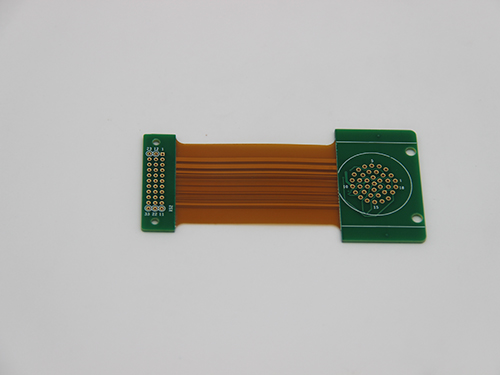 ��ɫ˫PCB��ͨ����ɫ���Ա�ƽ����(FFC)����������д��չʾ������к������Ҳ�Բ�κ��̵Ĳ��컯��ƣ��ṹ�ȹ̣���������Ҫ����ӵĵ���ģ��