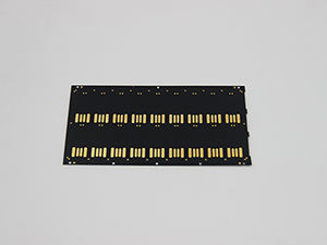 ��ҵ�����þ��κ�ɫPCB��·�������д��չʾ��������ֲ��Ľ�ɫԪ�����Ľǹ̶��ף������Ͻ��������ڵ����豸�ĵ�·��������ƺ���ģ��